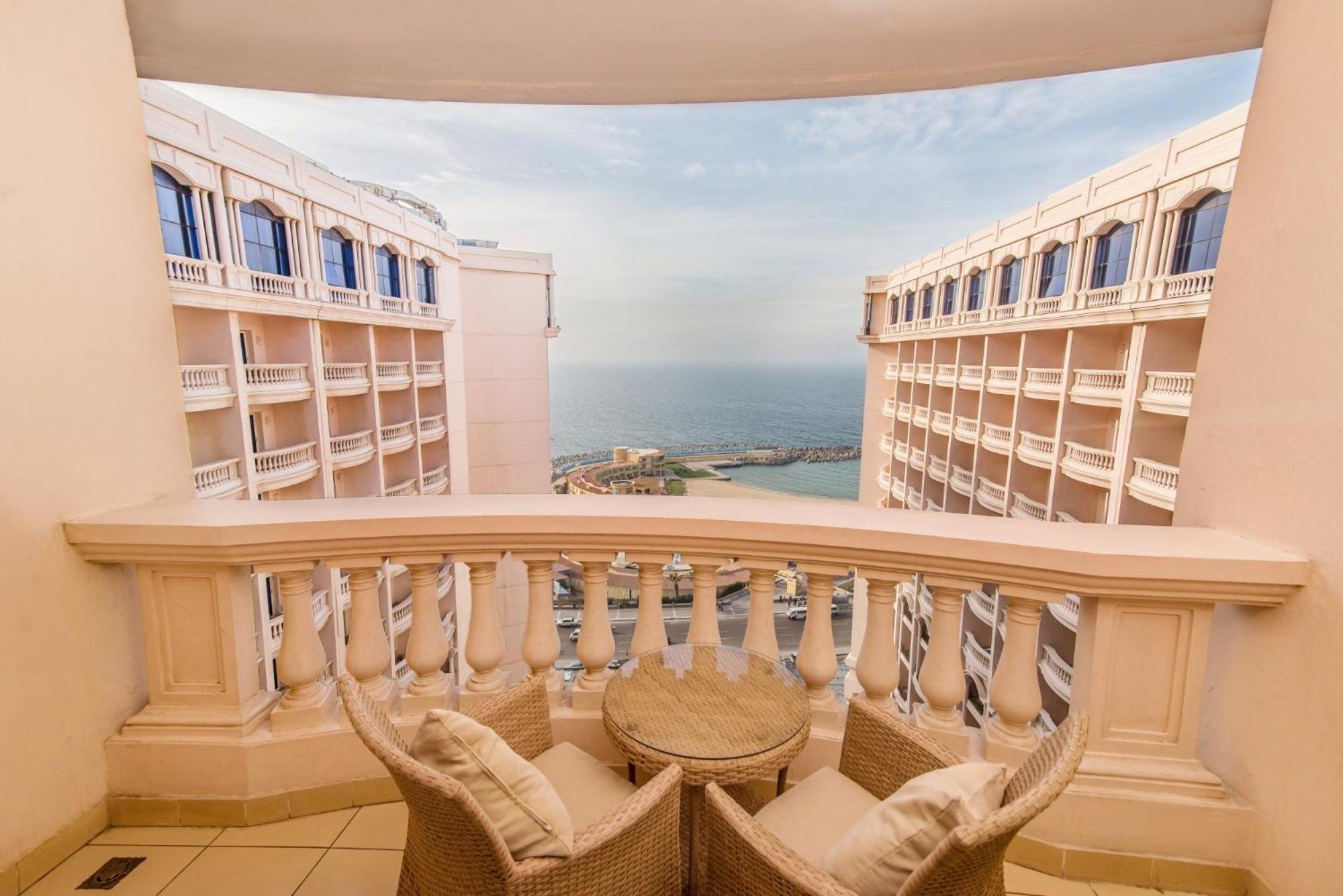 Tolip Hotel Alexandria Eksteriør bilde Balcony view of the hotel