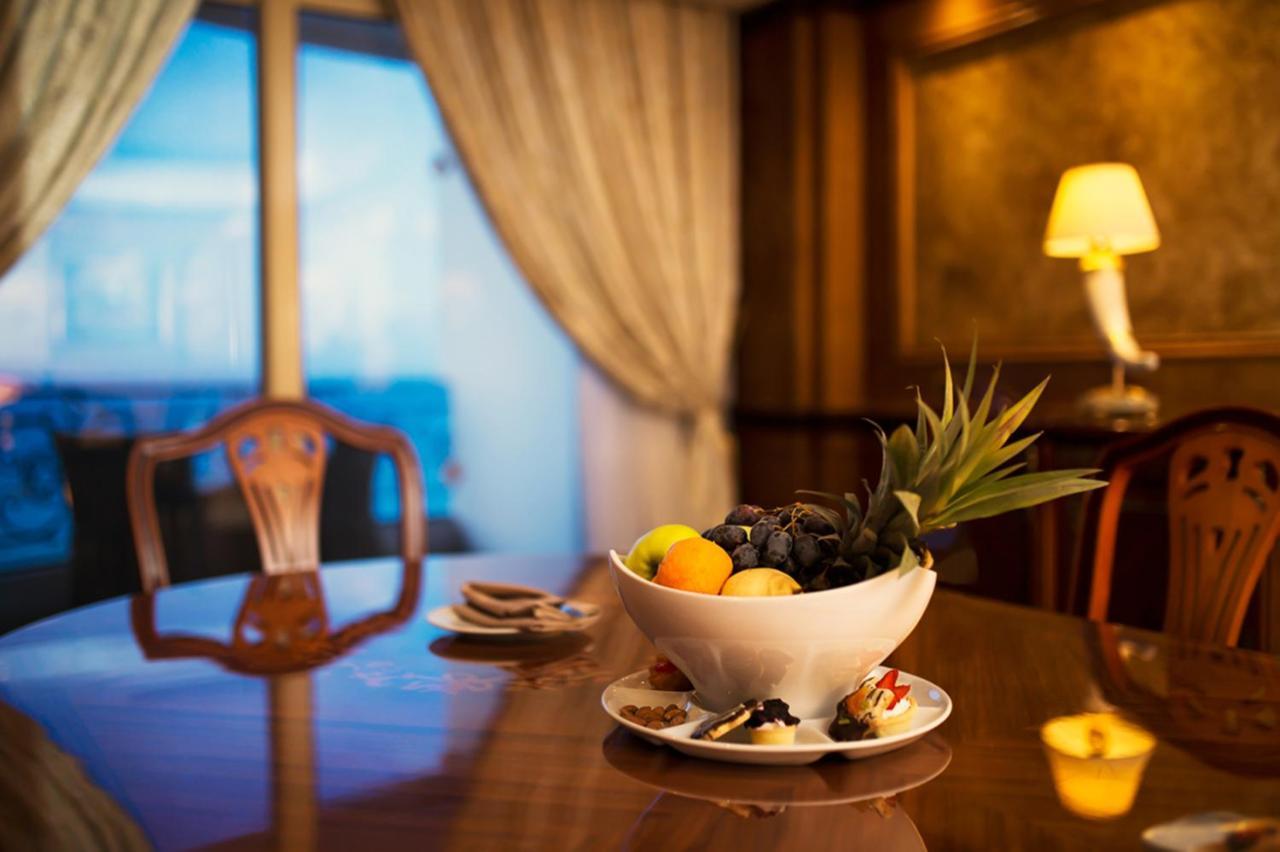 Tolip Hotel Alexandria Eksteriør bilde A balcony in a suite